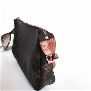 Louis Vuitton pouchette SOLD